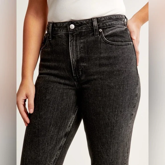 Abercrombie & Fitch Curve Love High Rise Mom Jean Black Women’s Size 27/4 Short - Picture 2 of 8